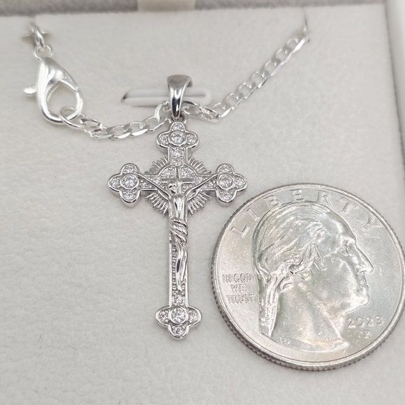✨ Moissanite S925 Silve4 Cross Pendant Necklace , On A Figaro Chain✨ - Picture 3 of 4
